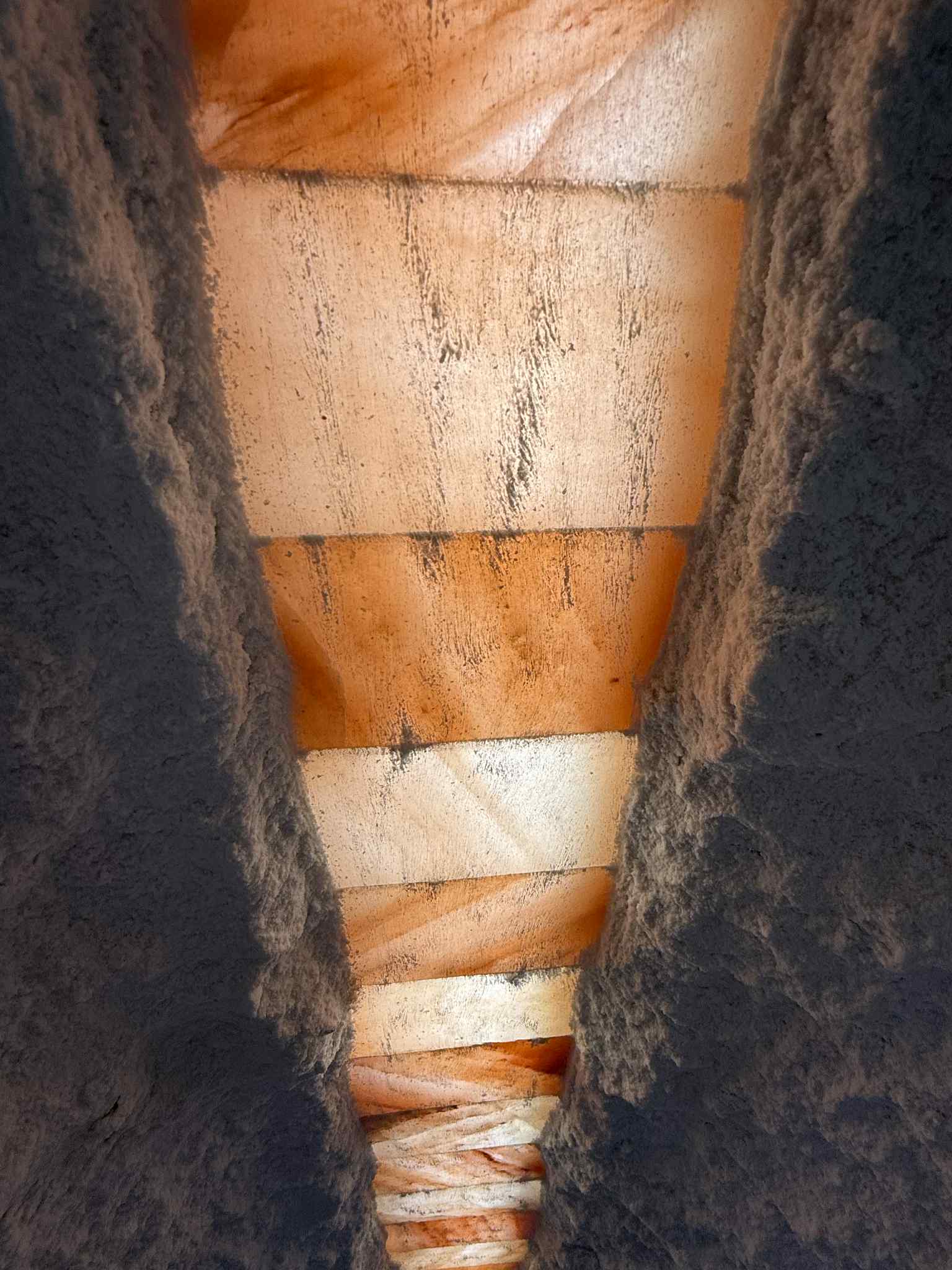 солни тухли в стена